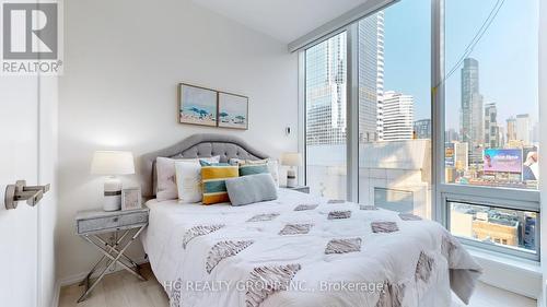 1102 - 197 Yonge Street, Toronto (Church-Yonge Corridor), ON - Indoor Photo Showing Bedroom