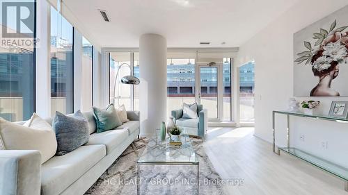 1102 - 197 Yonge Street, Toronto (Church-Yonge Corridor), ON - Indoor Photo Showing Living Room