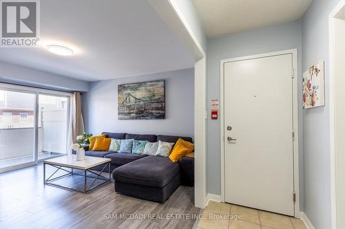 5 - 619 Dundas Street W, Mississauga (Cooksville), ON - Indoor Photo Showing Living Room