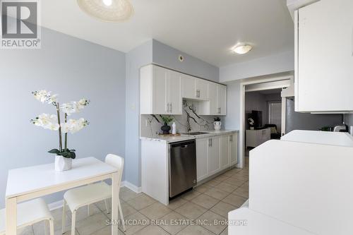 5 - 619 Dundas Street W, Mississauga (Cooksville), ON - Indoor Photo Showing Kitchen