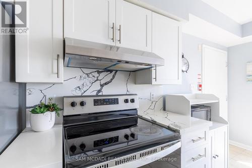 5 - 619 Dundas Street W, Mississauga, ON - Indoor Photo Showing Kitchen