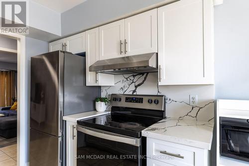 5 - 619 Dundas Street W, Mississauga (Cooksville), ON - Indoor Photo Showing Kitchen