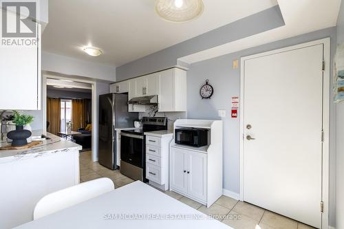 5 - 619 Dundas Street W, Mississauga (Cooksville), ON - Indoor Photo Showing Kitchen