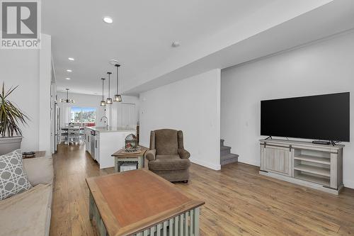 12075 Oceola Road Unit# 45, Lake Country, BC - Indoor Photo Showing Living Room