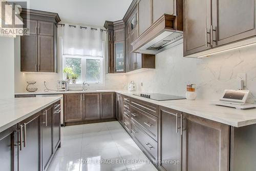 106 Silk Twist Drive, East Gwillimbury, ON - Indoor Photo Showing Kitchen