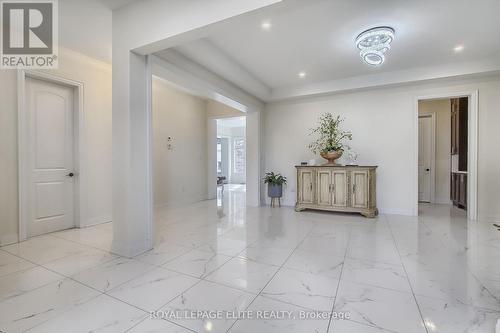 106 Silk Twist Drive, East Gwillimbury, ON - Indoor Photo Showing Other Room