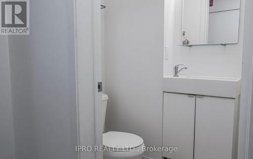 405 - 1800 Simcoe Street N, Oshawa, ON - Indoor Photo Showing Bathroom