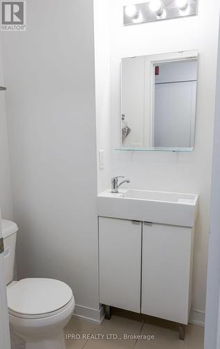 405 - 1800 Simcoe Street N, Oshawa, ON - Indoor Photo Showing Bathroom