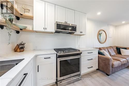 646 Wyldewood Road, Port Colborne, ON - Indoor Photo Showing Kitchen