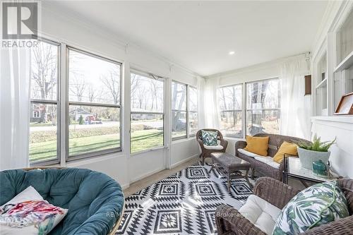 646 Wyldewood Road, Port Colborne, ON - Indoor Photo Showing Living Room