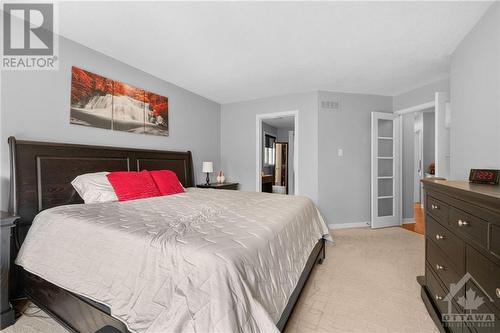 35 Stitt Street, Ottawa, ON - Indoor Photo Showing Bedroom