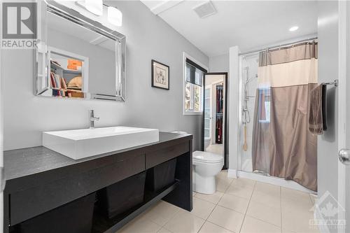 35 Stitt Street, Ottawa, ON - Indoor Photo Showing Bathroom