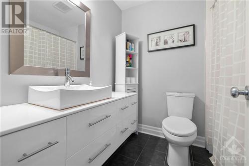 35 Stitt Street, Ottawa, ON - Indoor Photo Showing Bathroom