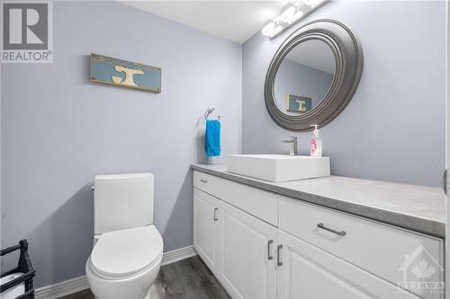 35 Stitt Street, Ottawa, ON - Indoor Photo Showing Bathroom