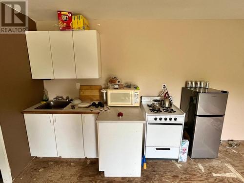 Lots 71-72 Harrison Road, Arrow Park, BC - Indoor Photo Showing Kitchen