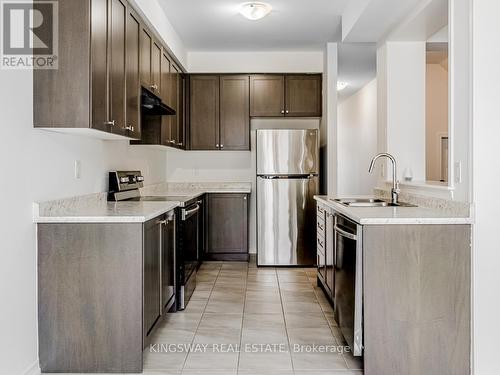 52 Munro Circle, Brantford, ON - Indoor Photo Showing Kitchen