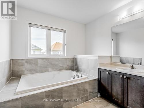 52 Munro Circle, Brantford, ON - Indoor Photo Showing Bathroom