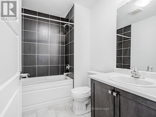 52 Munro Circle, Brantford, ON - Indoor Photo Showing Bathroom