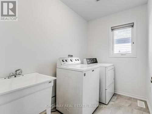 52 Munro Circle, Brantford, ON - Indoor Photo Showing Laundry Room