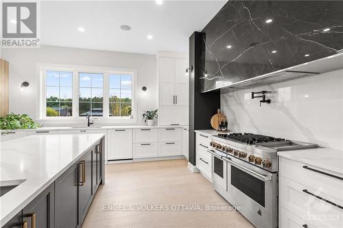 5817 Red Castle Ridge, Ottawa, ON - Indoor Photo Showing Kitchen With Upgraded Kitchen