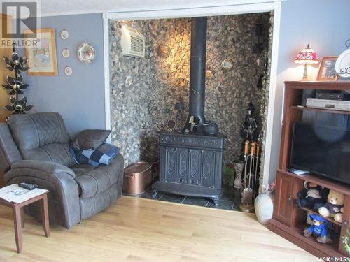 1118 Birch Avenue, Tobin Lake, SK - Indoor Photo Showing Living Room