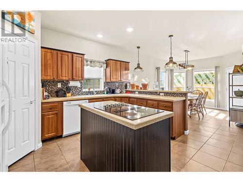 341 Hudson Street Nw, Salmon Arm, BC - Indoor Photo Showing Kitchen With Double Sink