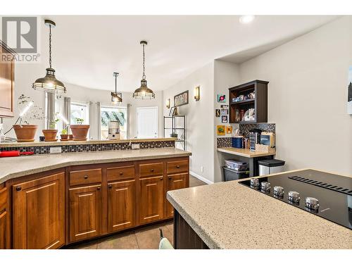 341 Hudson Street Nw, Salmon Arm, BC - Indoor Photo Showing Kitchen