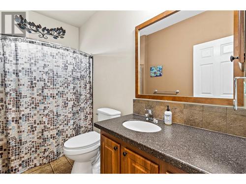 341 Hudson Street Nw, Salmon Arm, BC - Indoor Photo Showing Bathroom