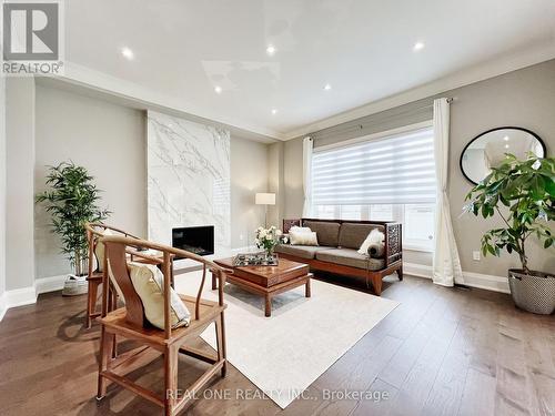 80 Portage Avenue, Richmond Hill (Oak Ridges), ON - Indoor Photo Showing Living Room With Fireplace