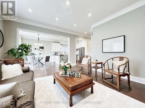 80 Portage Avenue, Richmond Hill, ON - Indoor Photo Showing Living Room