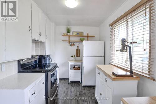 2730 Lone Birch Trail N, Ramara, ON - Indoor Photo Showing Kitchen