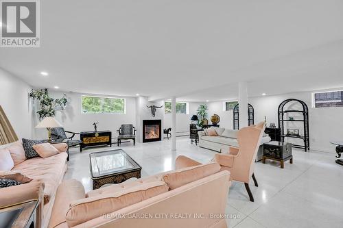 16 Freeland Court, Hamilton, ON - Indoor Photo Showing Living Room With Fireplace