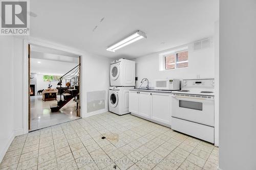 16 Freeland Court, Hamilton, ON - Indoor Photo Showing Laundry Room