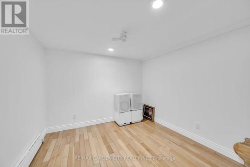 16 Freeland Court, Hamilton, ON - Indoor Photo Showing Other Room