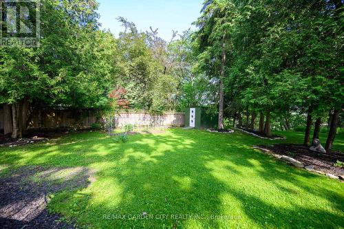 16 Freeland Court, Hamilton, ON - Outdoor