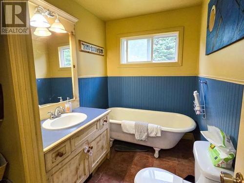 A-7421 Nootka Street, Powell River, BC - Indoor Photo Showing Bathroom