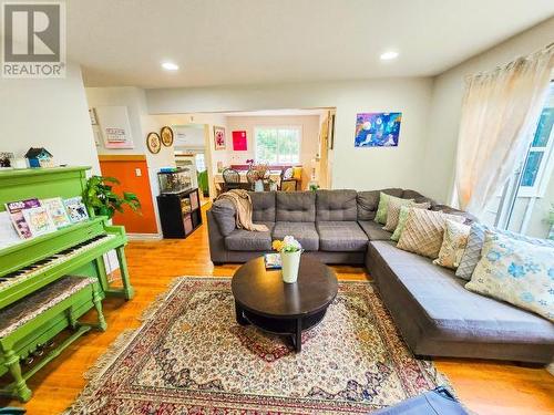 A-7421 Nootka Street, Powell River, BC - Indoor Photo Showing Living Room