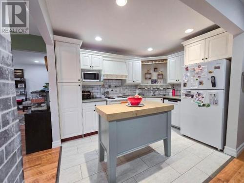 A-7421 Nootka Street, Powell River, BC - Indoor Photo Showing Kitchen