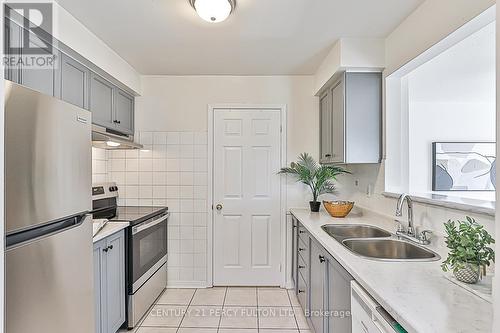 1 - 12 Cox Boulevard, Markham, ON - Indoor Photo Showing Kitchen With Double Sink