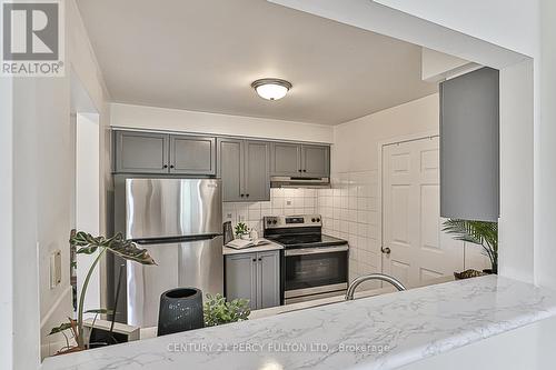 1 - 12 Cox Boulevard, Markham, ON - Indoor Photo Showing Kitchen