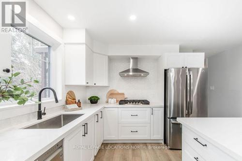 3 Matthew Court, Wasaga Beach, ON - Indoor Photo Showing Kitchen With Upgraded Kitchen