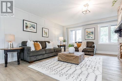 3 Matthew Court, Wasaga Beach, ON - Indoor Photo Showing Living Room