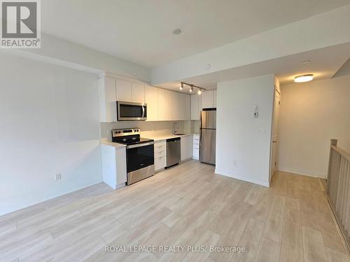 7 - 4045 Hickory Drive, Mississauga (Rathwood), ON - Indoor Photo Showing Kitchen With Stainless Steel Kitchen