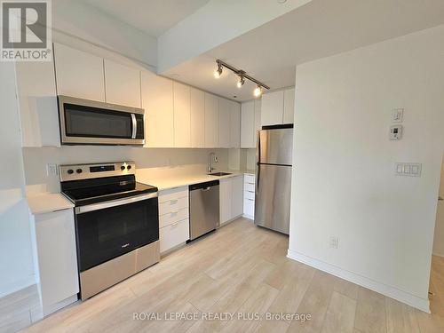 7 - 4045 Hickory Drive, Mississauga (Rathwood), ON - Indoor Photo Showing Kitchen With Stainless Steel Kitchen