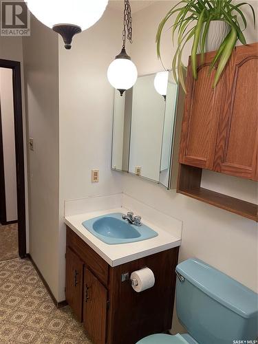 212 2Nd Street E, Nipawin, SK - Indoor Photo Showing Bathroom