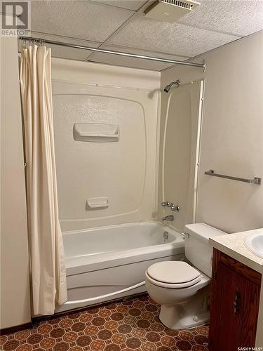 212 2Nd Street E, Nipawin, SK - Indoor Photo Showing Bathroom