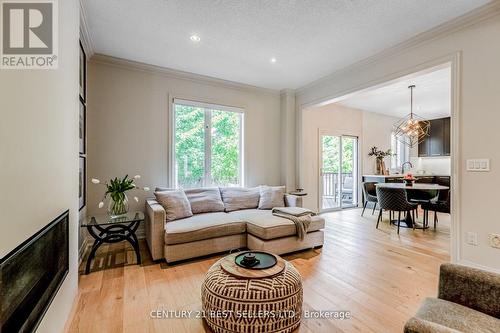 2083 Jaguar Lane, Oakville, ON - Indoor Photo Showing Living Room