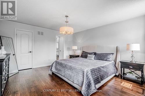 2083 Jaguar Lane, Oakville, ON - Indoor Photo Showing Bedroom