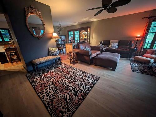 2398 Cunningham Road, Nelson, BC - Indoor Photo Showing Living Room