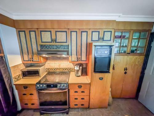 2398 Cunningham Road, Nelson, BC - Indoor Photo Showing Kitchen